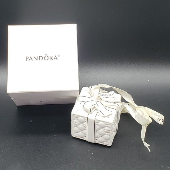 Pandora 2016 Porcelain White Silver Quilted Christmas Present Ornament - Picture 3 of 15